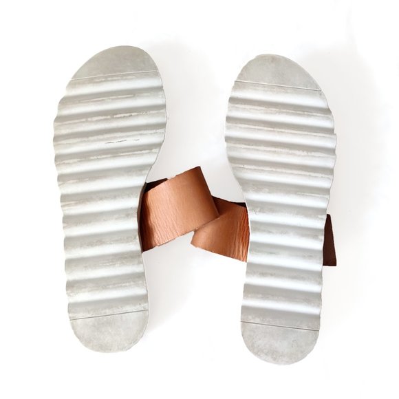 EUC Vince Camuto Brown & Gold Flat Leather Sandals with Buckle 6 36 37 - Picture 4 of 4